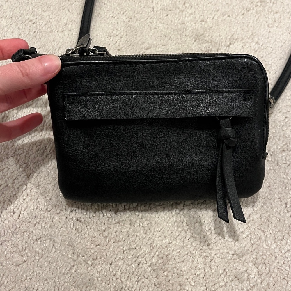 Universal Thread Black Crossbody Bag